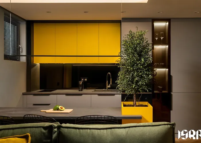 Апартаменти Modern Living In The Old Town