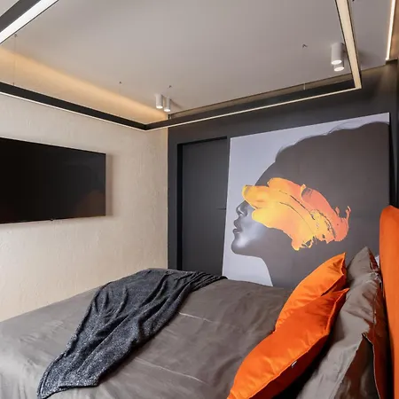 Modern Living In The Old Town Apartman