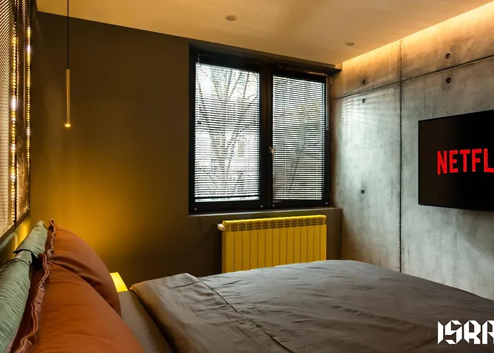 Апартаменти Modern Living In The Old Town *