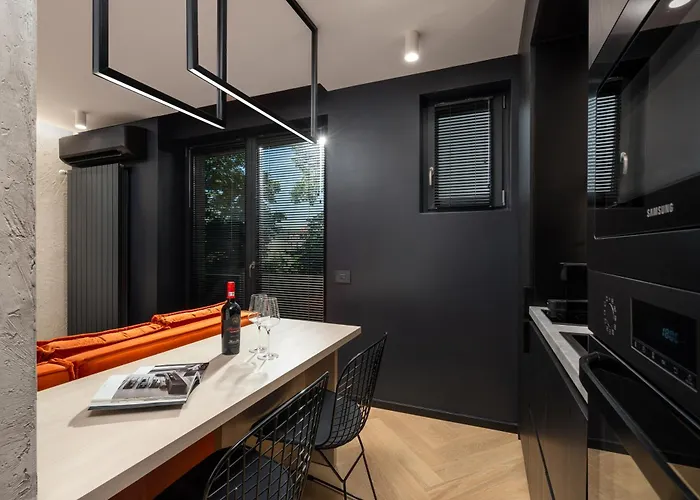 Апартаменти Modern Living In The Old Town Бухарест